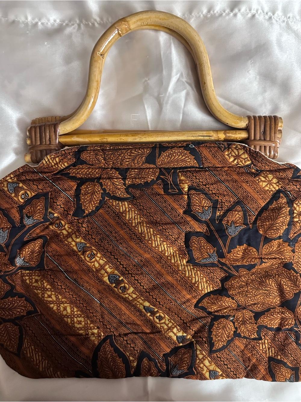 Dañar Hadi Bamboo Handle Batik Print Handbag - Brown & Black